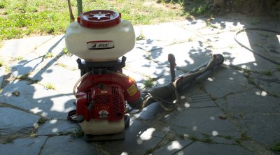 petrol-powered fumigator back pack