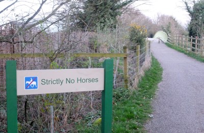 Footpath sign: Strictly no horses