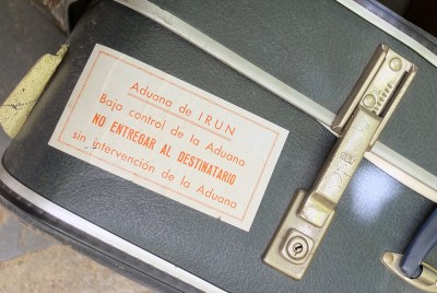 Old suitcase sticker "aduana de IRUN"
