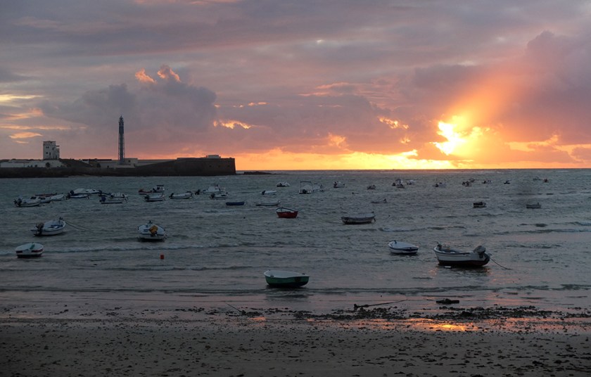 Cádiz small boats at sunset