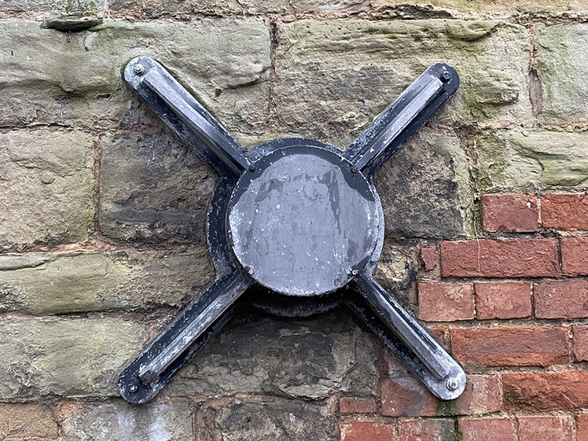 x-shaped wall anchor